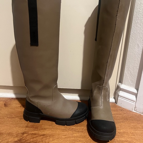 GANNI tall lug sole boots. Size 38 - Picture 4 of 11